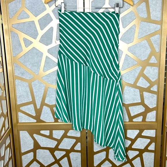 Asymmetric‎ skirt H&M - Picture 2 of 4